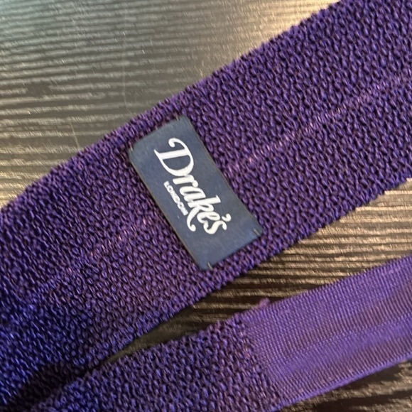 Drake's of London, silk knitted tie Purple White Polka Dots - Picture 4 of 7
